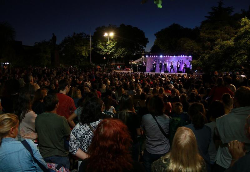 Humor en verano, Municipio de San Isidro