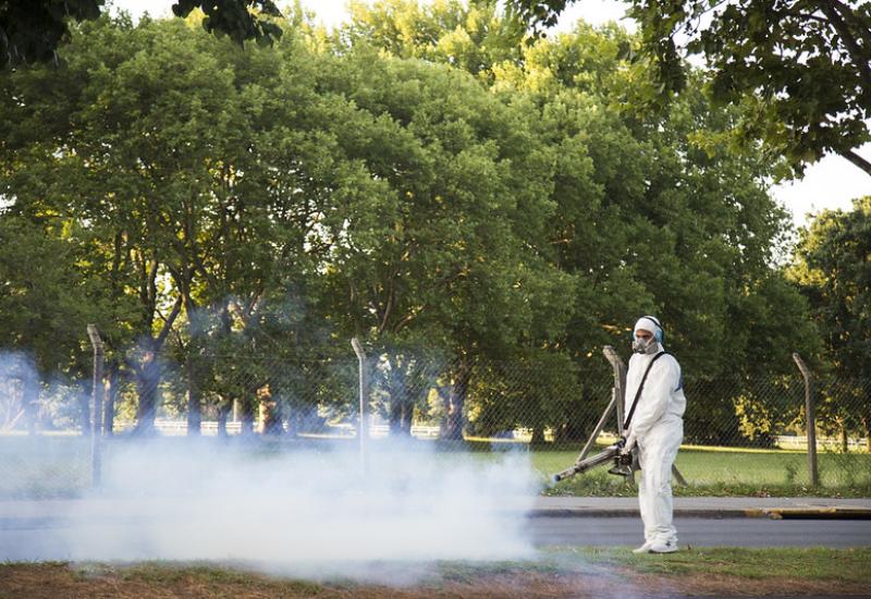 FUMIGACIÓN CONTRA EL DENGUE FUMIGACIÓN CONTRA EL DENGUE, MUNICIPIO DE SAN ISIDRO