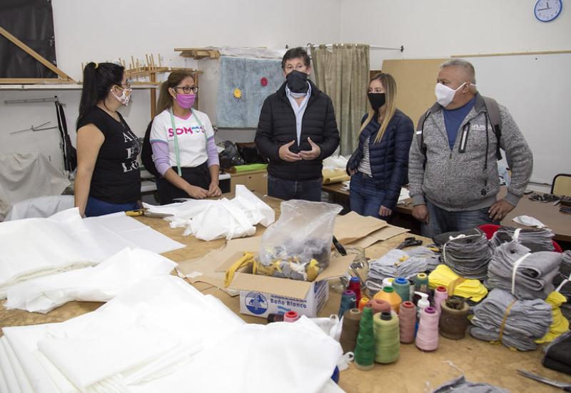 DELANTALES PARA EL PERSONAL DE SALUD