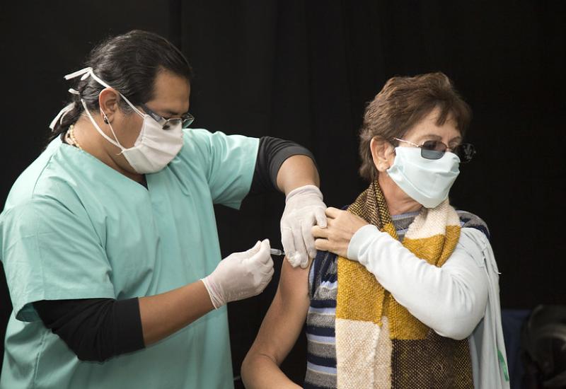 VACUNACIÓN ADULTOS MAYORES. BOULOGNE