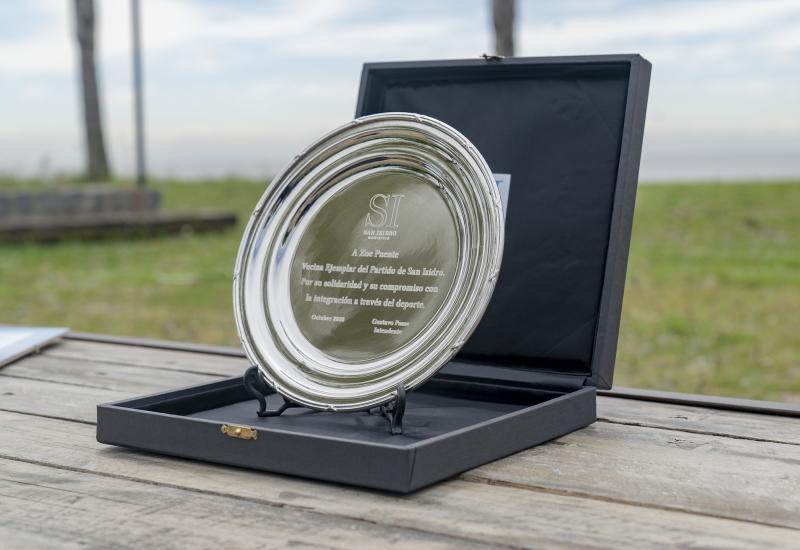 ZOE PUENTE SAN ISIDRO municipio de san isidro, zoe puente, distincion, deporte, accion social, vecina ejemplar