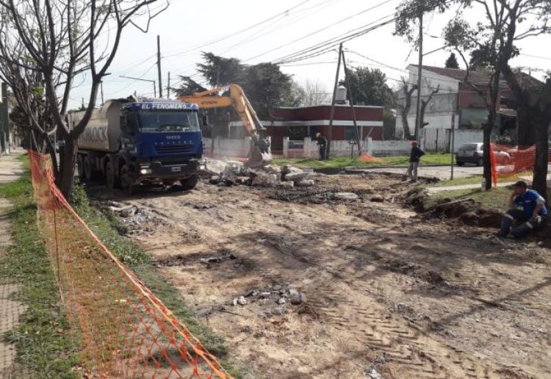 Trabajos de asfalto en Boulogne, Municpio de San Isidro