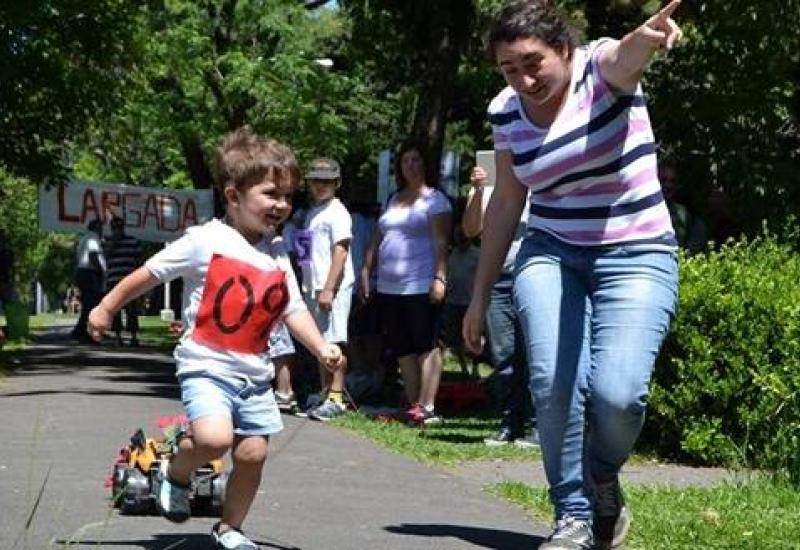AUTOS A PIOLÍN, municipalidad de san isidro, museo del juguete