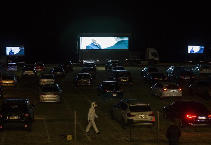 AUTOCINE: CONTROLES ESTRICTOS Y PÚBLICO FELIZ