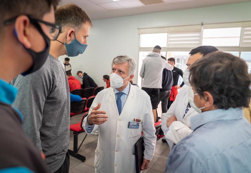 JUGADORES DE BAHÍA BASKET VISITARON EL SERVICIO DE MEDICINA DEL ESTRÉS