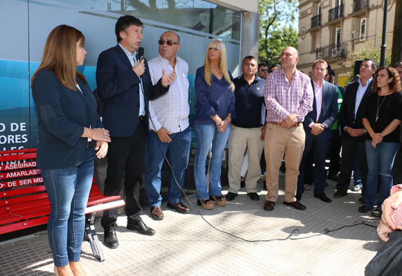 BANCO ROJO CONTRA LA VIOLENCIA DE GÉNERO