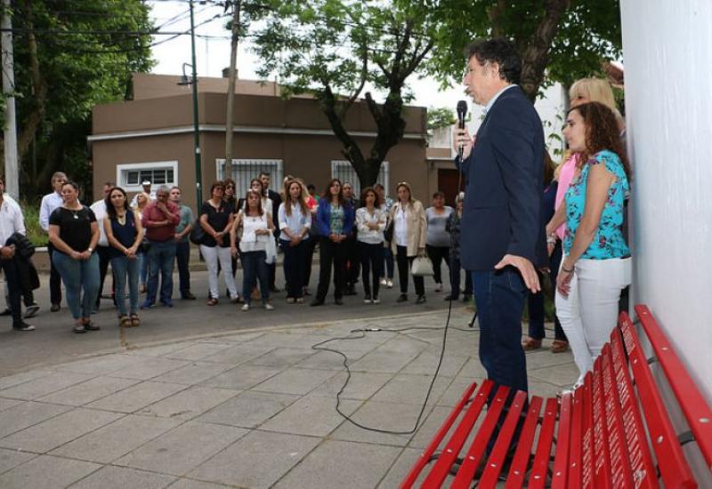 Banco Rojo, símbolo contra la violencia de género Banco Rojo, símbolo contra la violencia de género, Municipio de San Isidro