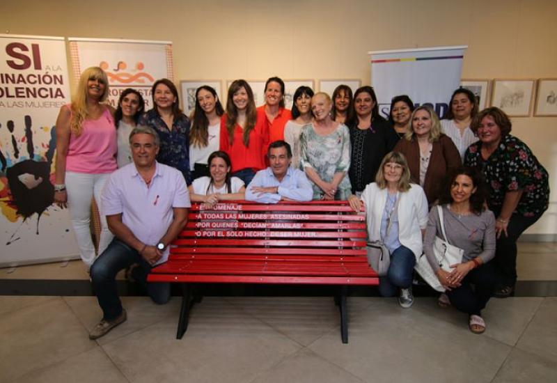 Banco Rojo, símbolo contra la violencia de género Banco Rojo, símbolo contra la violencia de género, Municipio de San Isidro