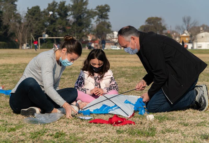 municipio de san isidro, dia de la niñez, cultura, barrilete, barrileteada, niños, niñas, chicos, chicas, avion, aviones, plegar, planear, museo del juguete, museo pueyrredon, quinta los ombues, busqueda del tesoro, juegos, jugar, juego