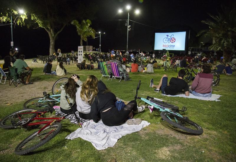 municipio de san isidro, cultura, bicine, pelicula, bicicleta, rio, entretenimiento, bardo en verano, sol, calor