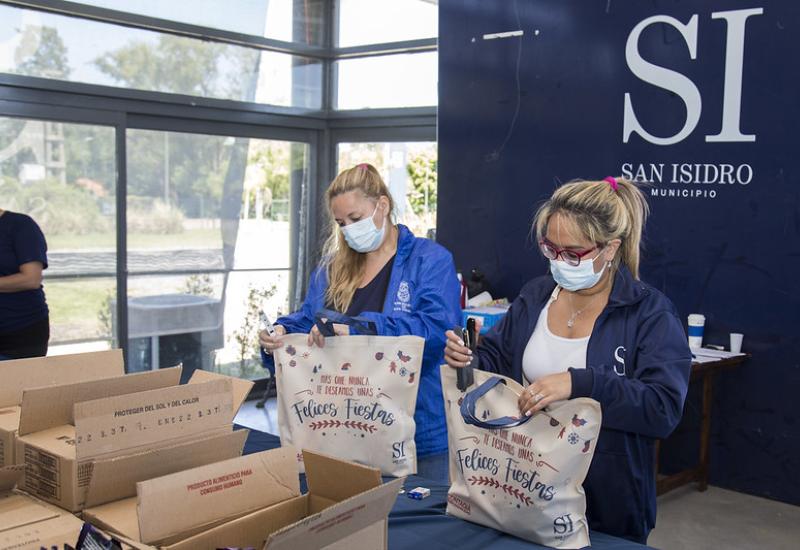 municipio de san isidro, espacio publico, accion social, bolsas navideñas