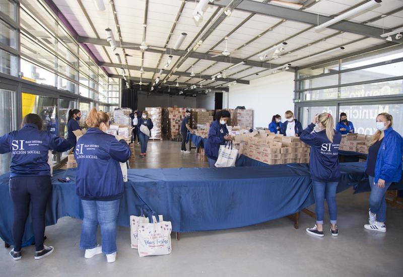 municipio de san isidro, espacio publico, accion social, bolsas navideñas