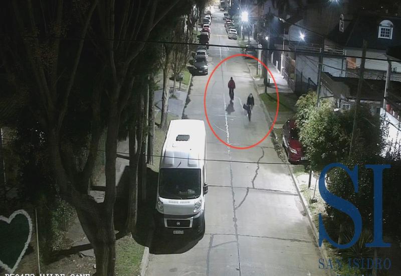 ROBARON DOS BICICLETAS, LOS SIGUIERON CON LAS CÁMARAS Y TERMINARON DETENIDOS