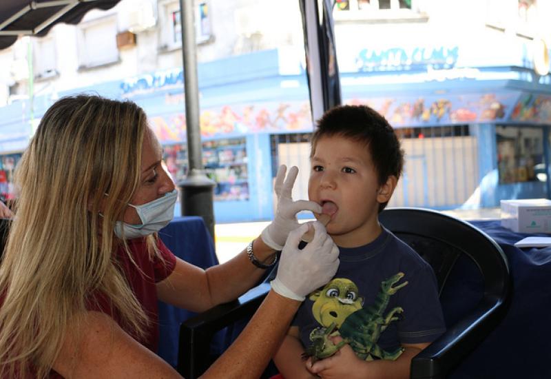CAMPAÑA DE SERVICIOS ODONTOLÓGICOS EN LA VÍA PÚBLICA