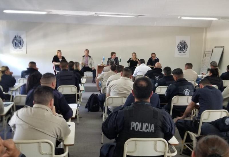 CAPACITAN AL PERSONAL DEL PATRULLAJE MUNICIPAL