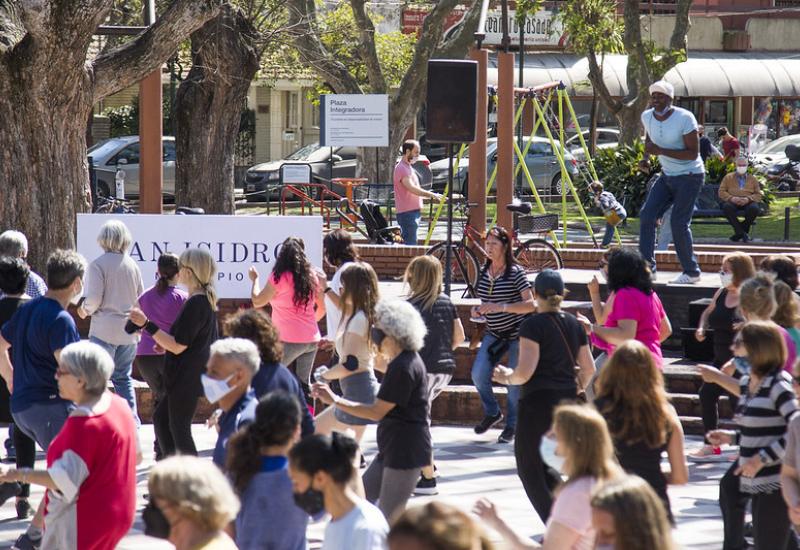 CLASES DE SALSA Y RITMOS LATINOS EN MARTÍNEZ