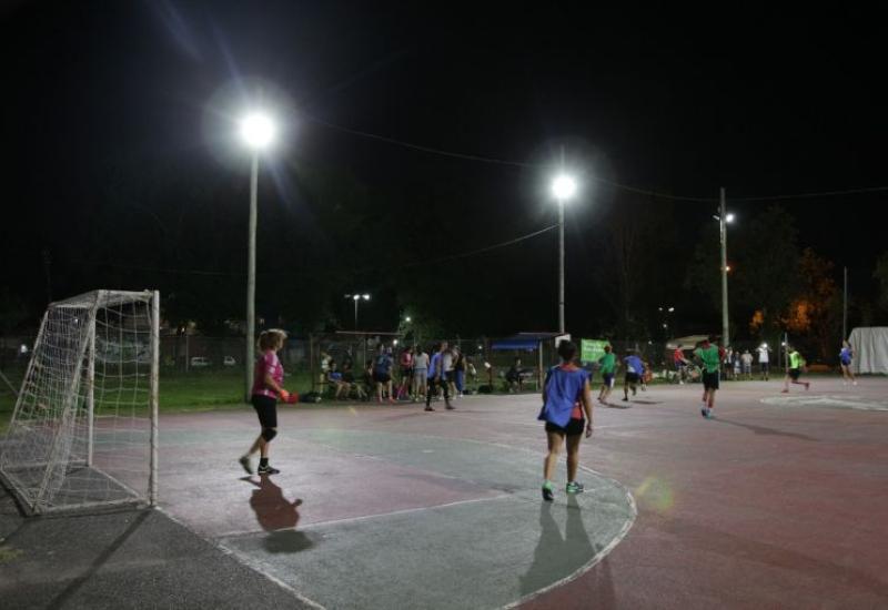 Luces LED en clubes de barrio, Municipio de San Isidro