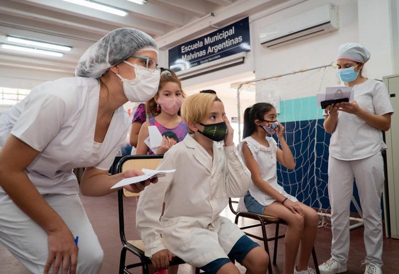 CONTROLES DE VISTA A ALUMNOS DE ESCUELAS PÚBLICAS