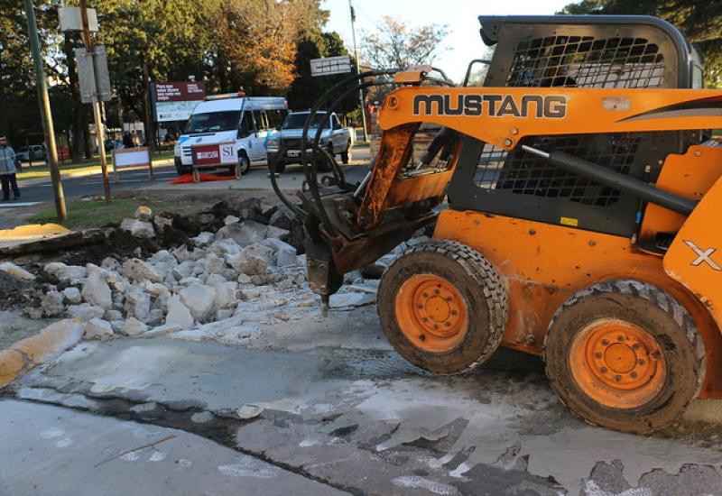 SENDA PEATONAL EN AV. UNIDAD NACIONAL Y SANTA FE
