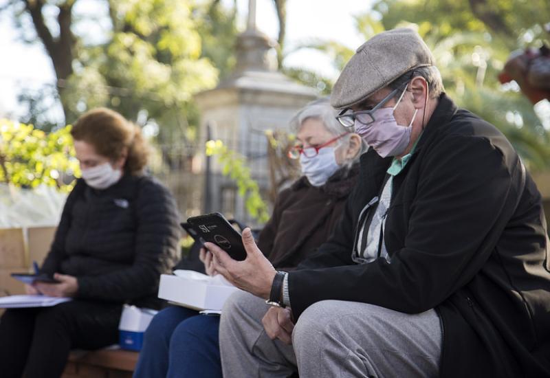 abuelos, puerto libre, viejos, celulares, tablets, san isidro, programa