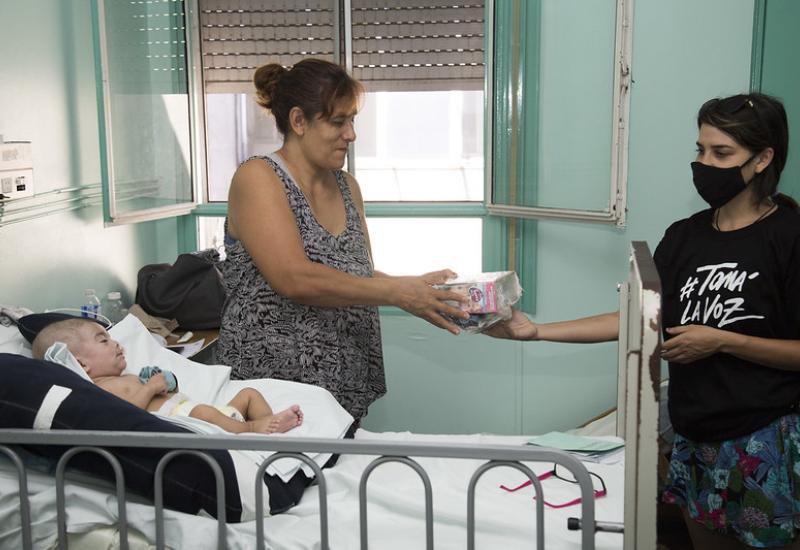 Donación de Juguetes en el Hosp. Materno