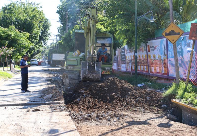 RENUEVAN EL ASFALTO DE ENTRE RÍOS EN MARTÍNEZ