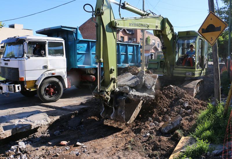 RENUEVAN EL ASFALTO DE ENTRE RÍOS EN MARTÍNEZ