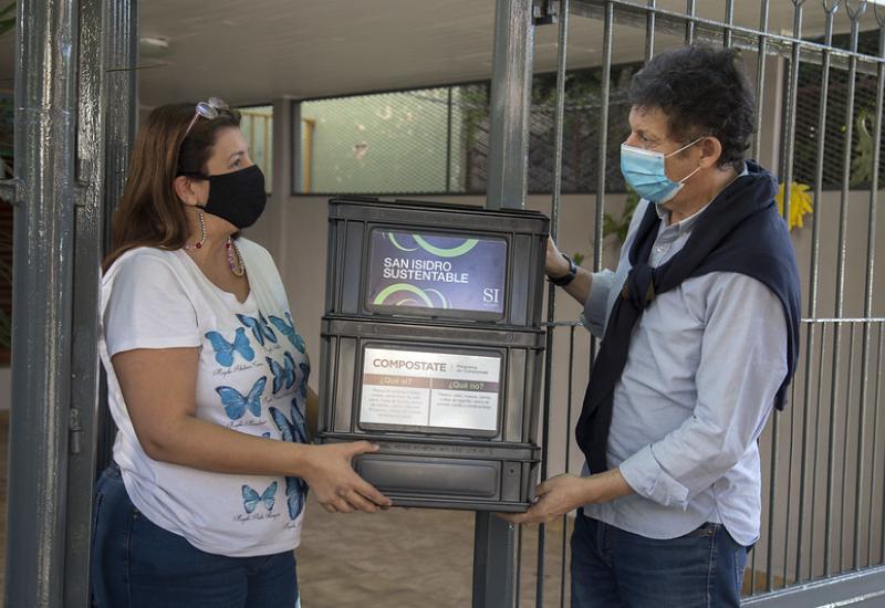ENTREGA COMPOSTERA COMPOSTATE SAN ISIDRO municipio de san isidro, compostate, espacio publico, compostera, compost, compostar, residuos organicos, reciclar, reciclaje, organico