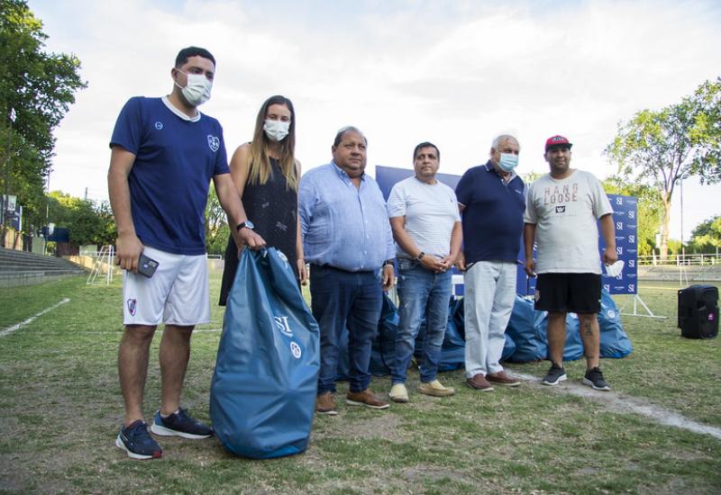 MATERIAL DEPORTIVO A CLUBES DE BARRIO