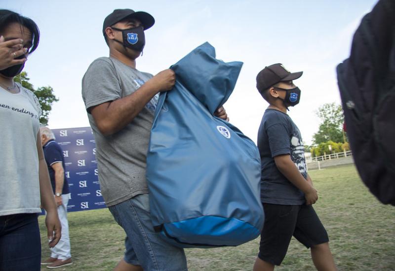 MATERIAL DEPORTIVO A CLUBES DE BARRIO