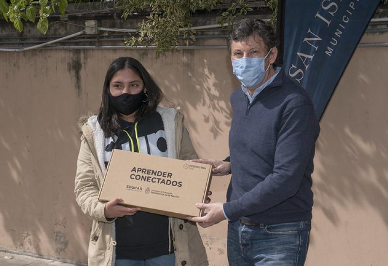 municipio de san isidro, entrega netbooks a escuelas públicas san isidro, ministerio, aprender conectados, computadora, educación, estudiar, 