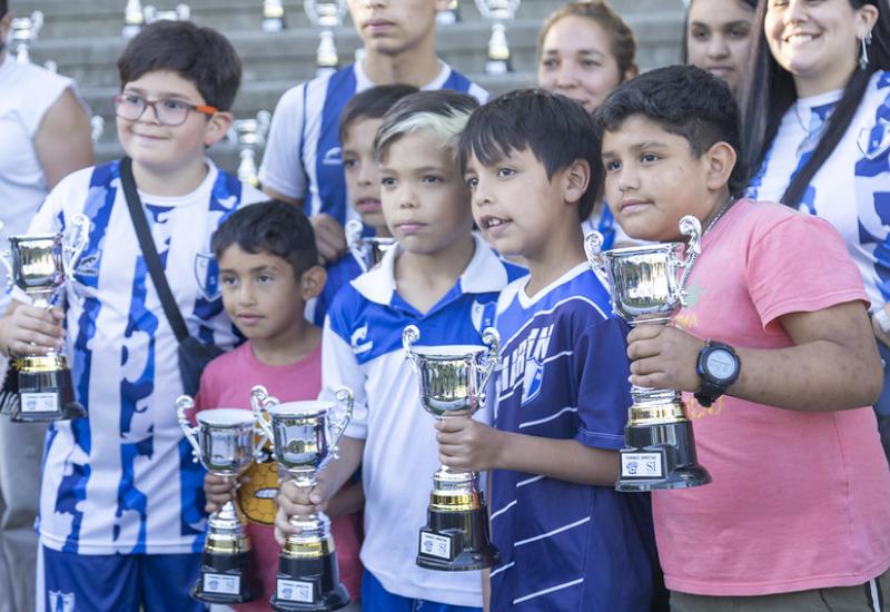 municipio de san isidro, club, barrio, deporte, deportes, trofeo, ganador, futbol, baby, campo de deportes 1