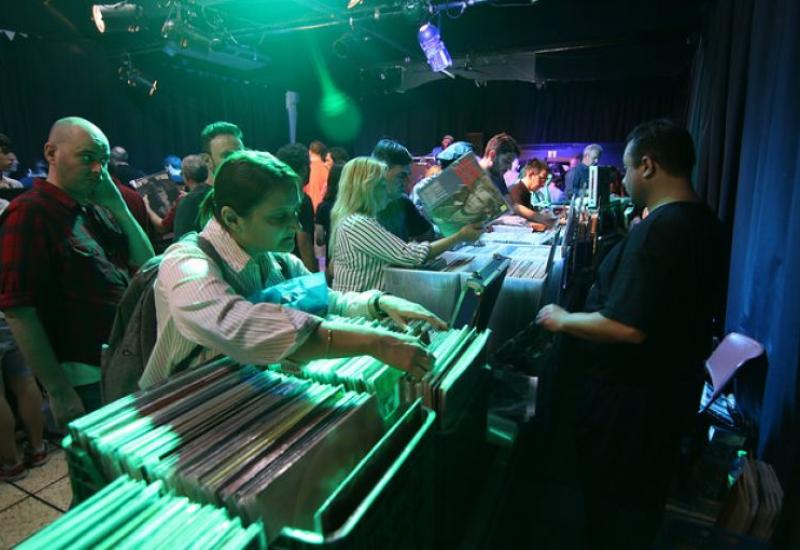 Feria de vinilos, Municipio de San Isidro