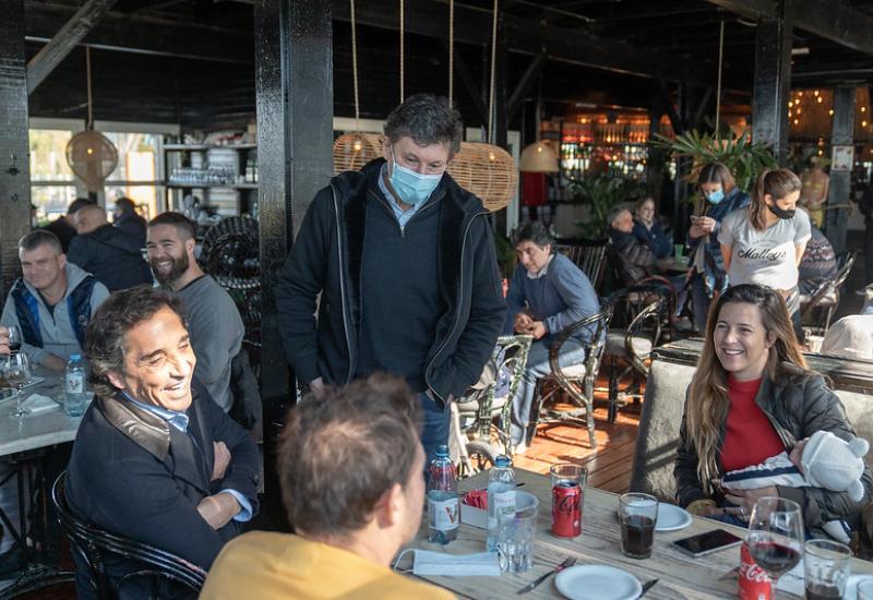 REUNION CON GASTRONOMICOS SAN ISIDRO municipio de san isidro, gastronomicos, rio, gastronomia, gustavo posse, macarena posse, malloys, restaurant, comida, inspecciones, inspeccion