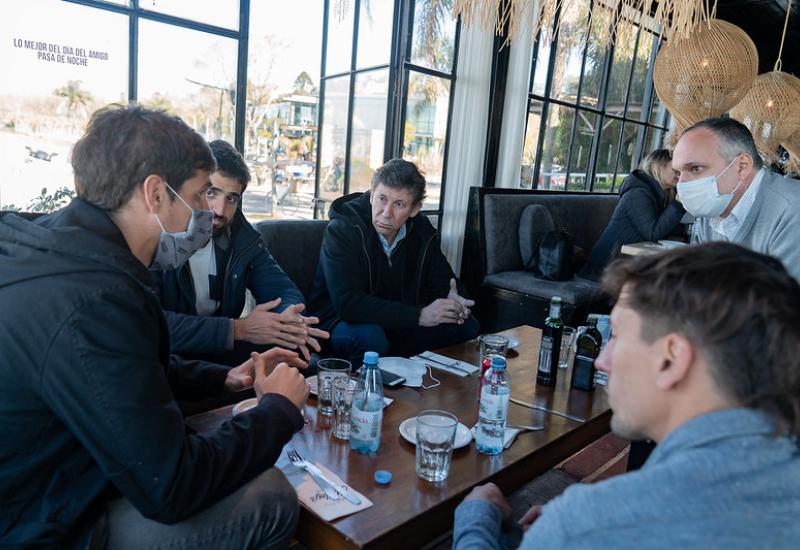 REUNION CON GASTRONOMICOS SAN ISIDRO municipio de san isidro, gastronomicos, rio, gastronomia, gustavo posse, macarena posse, malloys, restaurant, comida, inspecciones, inspeccion