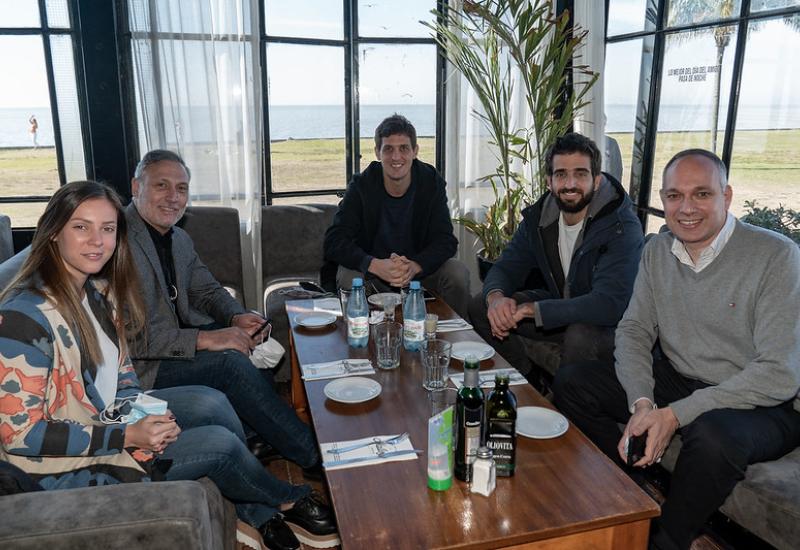 REUNION CON GASTRONOMICOS SAN ISIDRO municipio de san isidro, gastronomicos, rio, gastronomia, gustavo posse, macarena posse, malloys, restaurant, comida, inspecciones, inspeccion