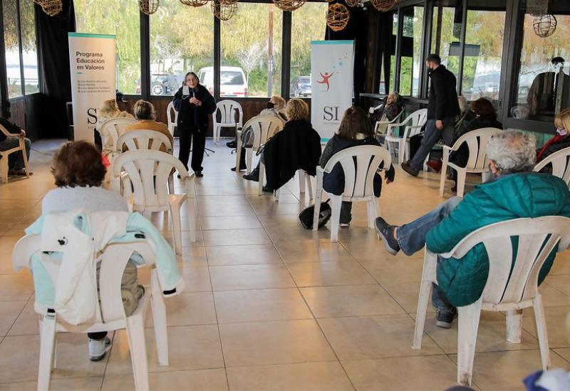 Hilda Molina charla en Puerto libre, médica cubana, salud, bienestar, abuelos, adultos mayores, 