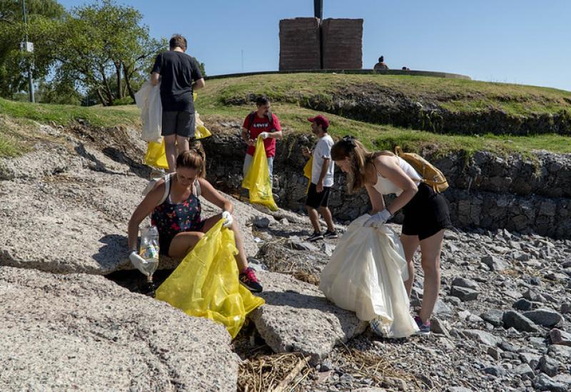 JORNADA DE LIMPIEZA EN LA COSTA JORNADA DE LIMPIEZA EN LA COSTA