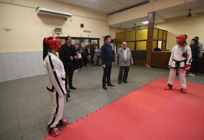 LUCES LED CLUBES DE BARRIO, MUNICIPIO DE SAN ISIDRO