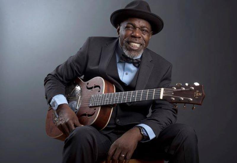 LURRIE BELL, SAN ISIDRO