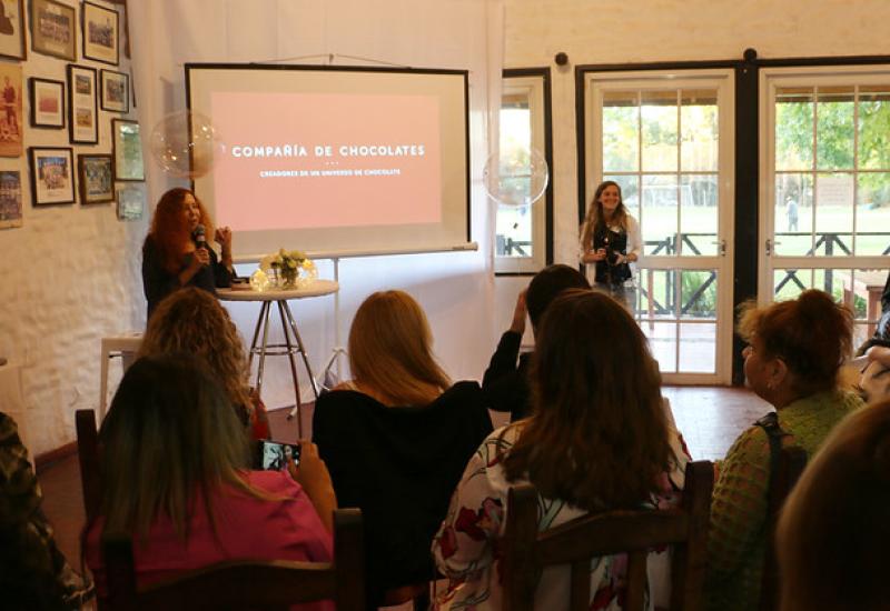 CHARLAS Y CURSOS DE MODA PARA EMPRENDEDORES CHARLAS Y CURSOS DE MODA PARA EMPRENDEDORES