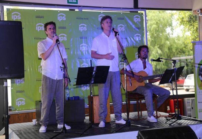 Show musical de Mike Amigorena en Puerto LIbre