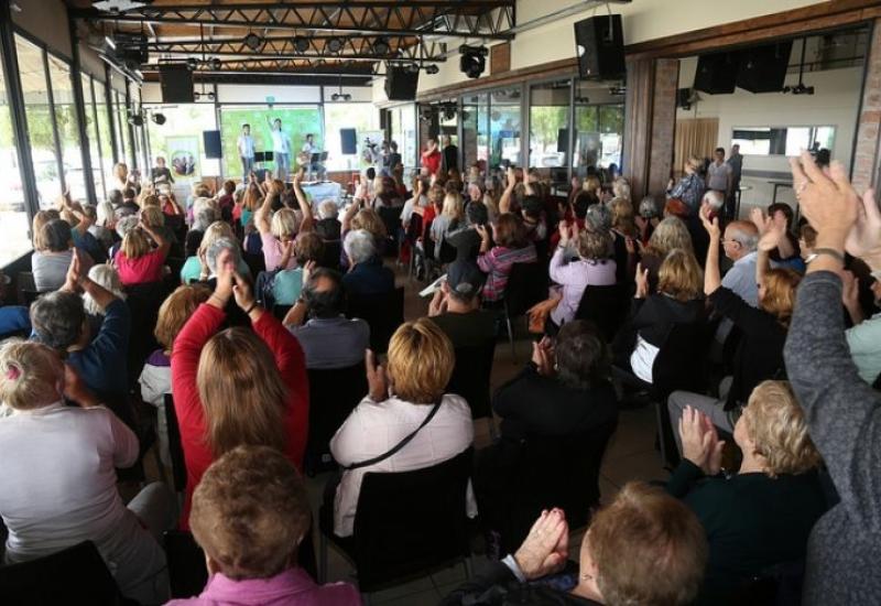 Show musical de Mike Amigorena en Puerto LIbre