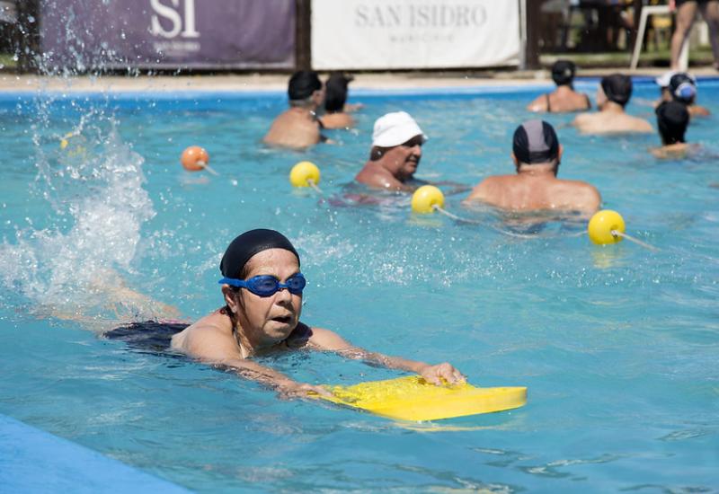 municipio de san isidro, tercera edad, adultos mayores, puerto libre, pileta, natación, verano, natacion