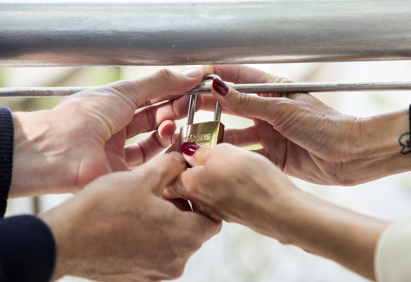 Nueva plazoleta con mirador en el bajo