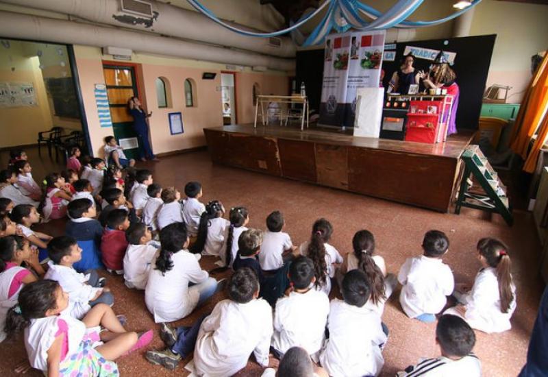 Nutricionistas enseñan hábitos alimentarios en escuelas Nutricionistas enseñan hábitos alimentarios en escuelas, Municipio de San Isdro