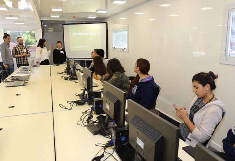 AULA MÓVIL DE ORIENTACIÓN VOCACIONAL, MUNICIPIO DE SAN ISIDRO