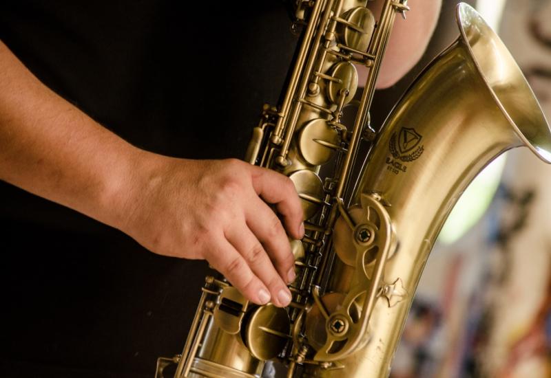 Saxofón de orquesta