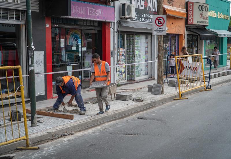 NUEVAS VEREDAS EN EL CENTRO COMERCIAL DE VILLA ADELINA