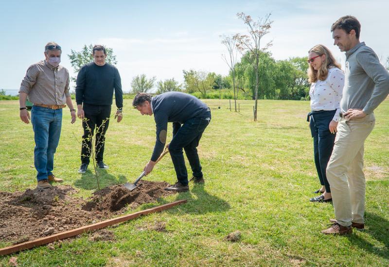 PLANTACION ARBOLES SAN ISIDRO municipio de san isidro, cambio climatico, sustentabilidad, arbol, arboles, plantacion, reino unido, embajada, ONU, naciones unidad, COP26
